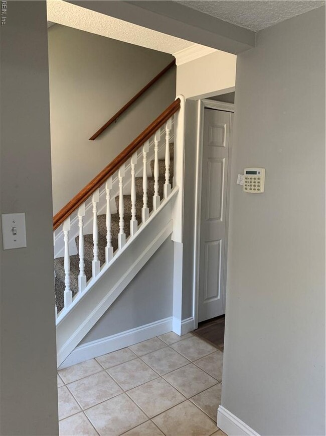 Building Photo - 1654 Jameson Dr