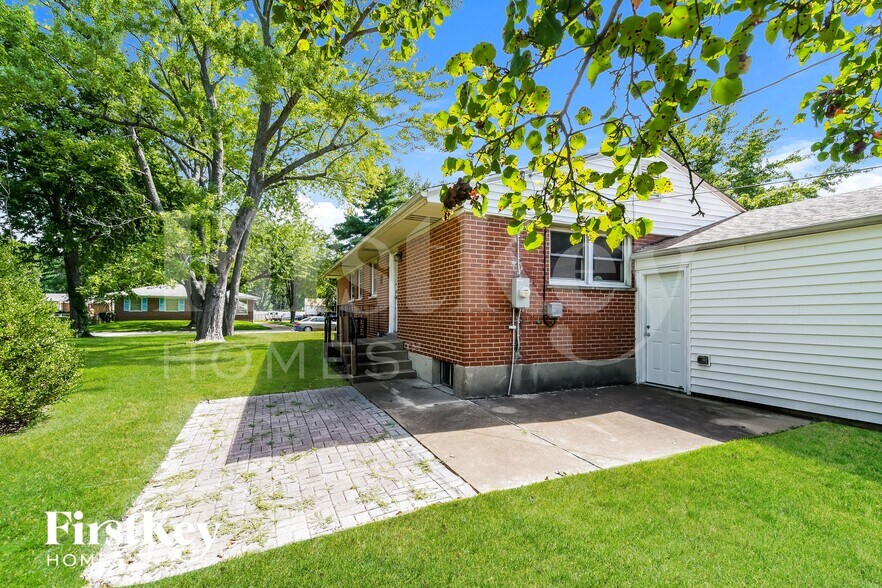 Building Photo - 535 St Anthony Ln