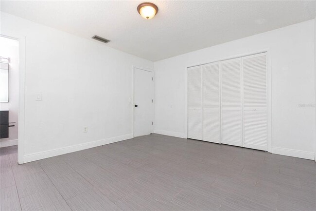 Building Photo - 2307 Lincoln Ct