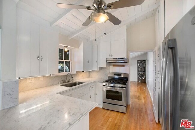 Building Photo - 3231 Coldwater Canyon Ln