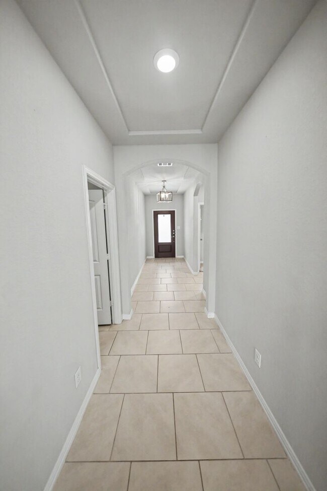 Building Photo - Beautiful Potranco Run Home with 3-Car Garage - Realtor Commission: $750
