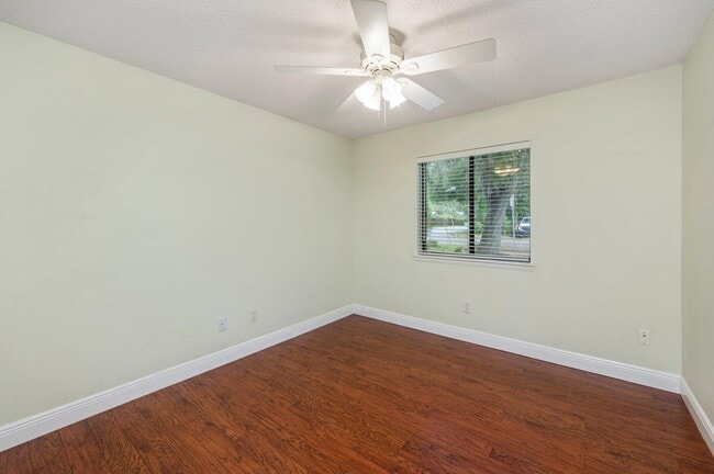 Building Photo - 2901 Alpine Pl