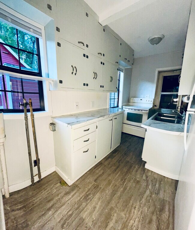 Building Photo - 1411 Portland Ave