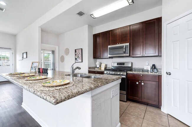 Building Photo - 14925 Gray Ridge Ln