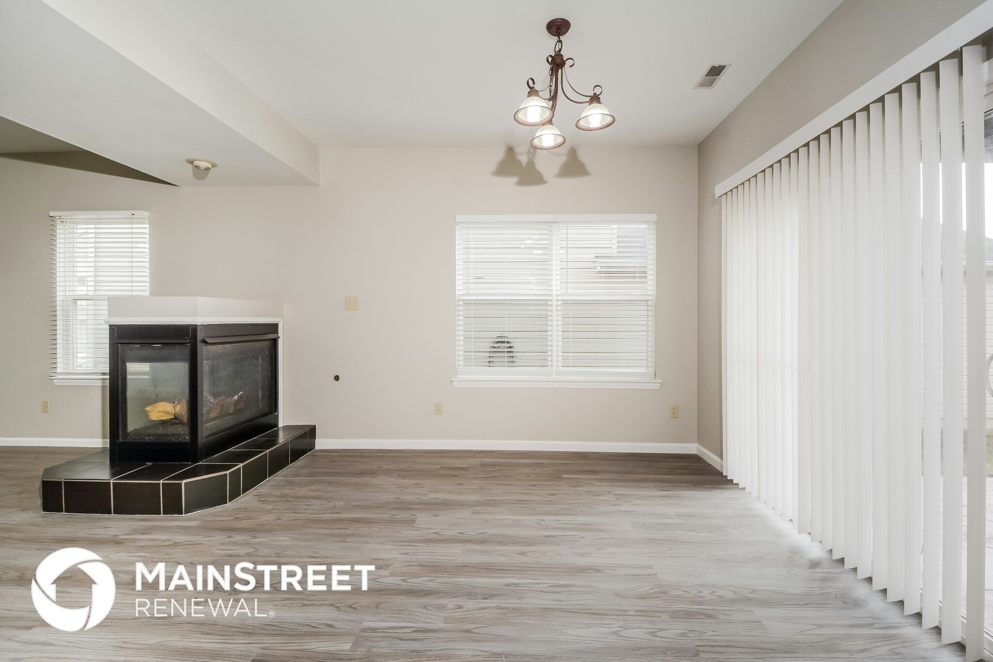 Building Photo - 2016 Village Glen Dr