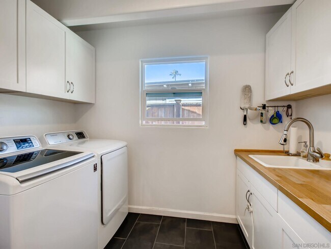 Building Photo - 4655 Castelar St