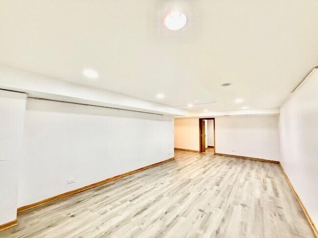 Building Photo - 4 bedroom in Naperville IL 60540