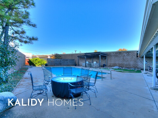 Building Photo - 5900 Mosteller Dr