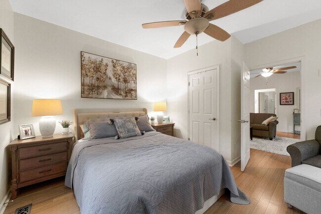 Building Photo - Charming 2BR Condo in Asheville