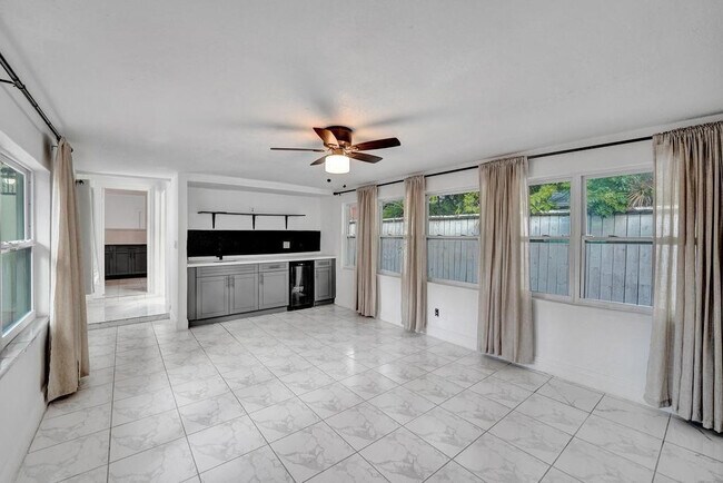 Building Photo - 1836 SW 9th Ave