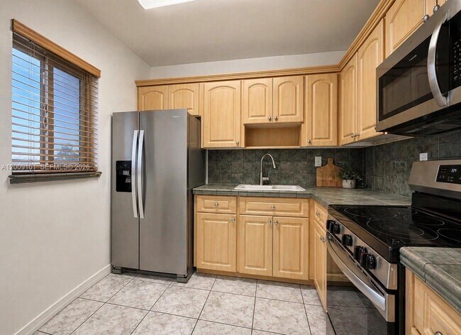 Building Photo - 160 Royal Palm Rd