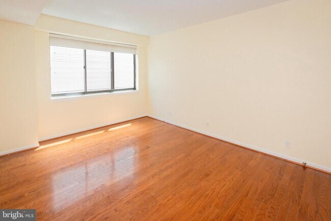 Building Photo - 1140 23rd St NW