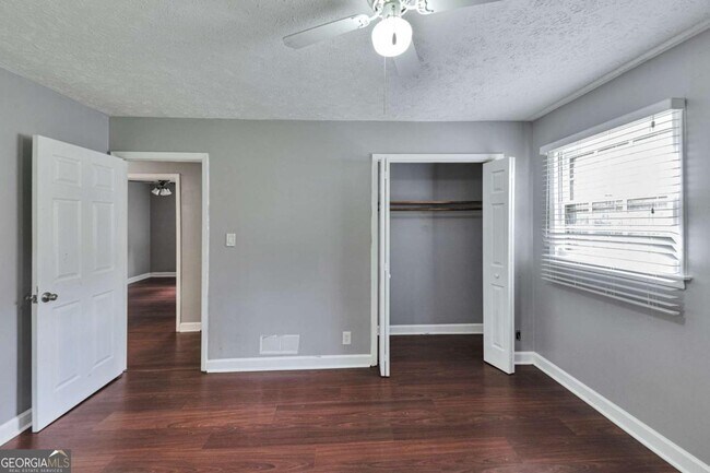 Building Photo - 115 Elizabeth Way