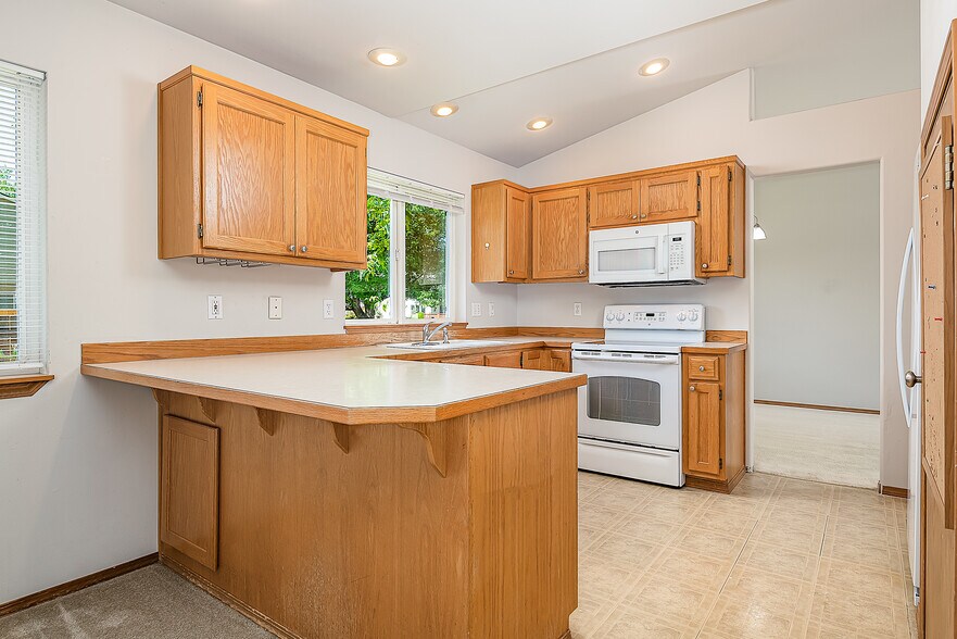 Building Photo - 15524 Chestnut Dr SE