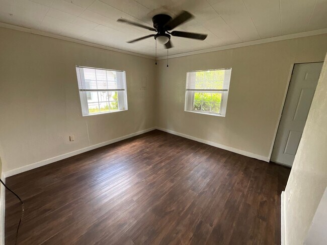 Building Photo - Sweet 1/1 Cottage at Hill Loop in Bonifay with Water/Sewer, Garbage, & Lawn Maintenance Included