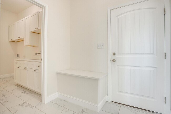 Building Photo - Amazing 5 Bed, 3 Bath New Build- Beautiful...