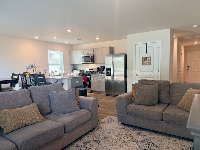 Building Photo - 58 Sweet Mdw Rd