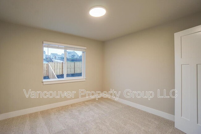 Building Photo - 2215 E Badger Wy