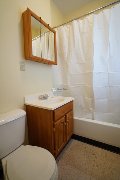 Building Photo - 236 Kelton St