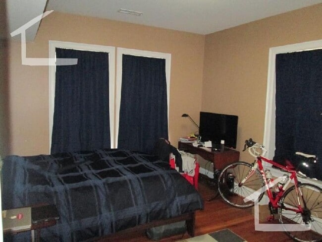 Building Photo - HUge 4 bed in Brookline