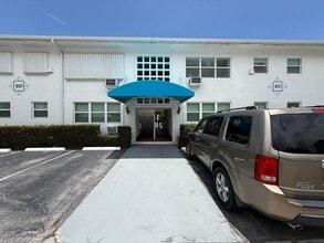 Building Photo - 700 Antioch Ave