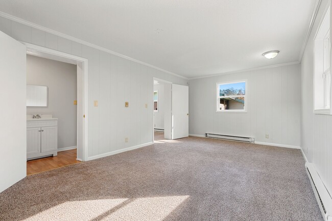 Building Photo - **Available 06/12/2026** 3Bed/1.5Bath Cozy & Convenient in Durham NC!