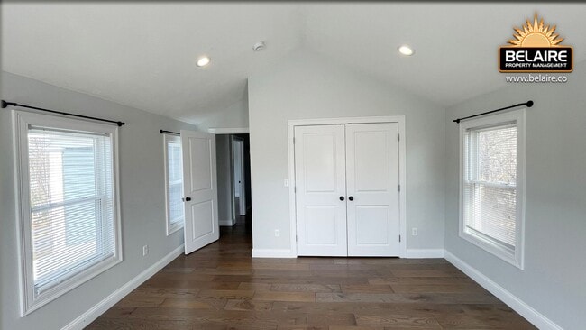 Building Photo - Cozy Country Living