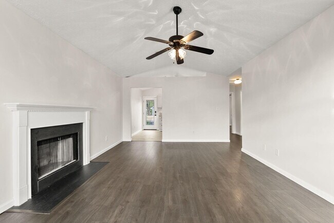 Building Photo - 2583 Woodhill Dr