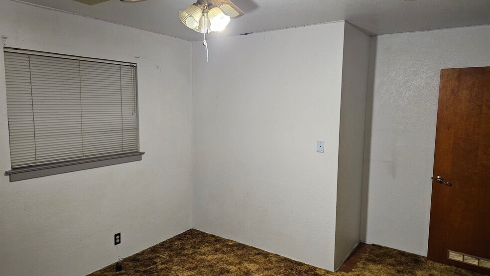 Building Photo - 5539 E Saginaw Wy