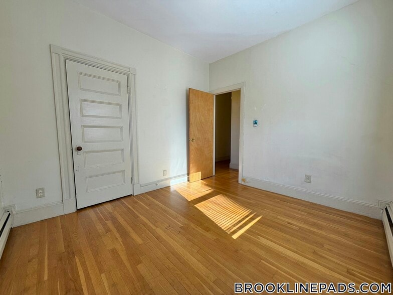 Building Photo - 16 Winchester St