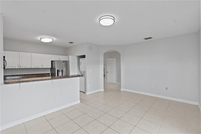 Building Photo - 1655 NE 33rd Rd