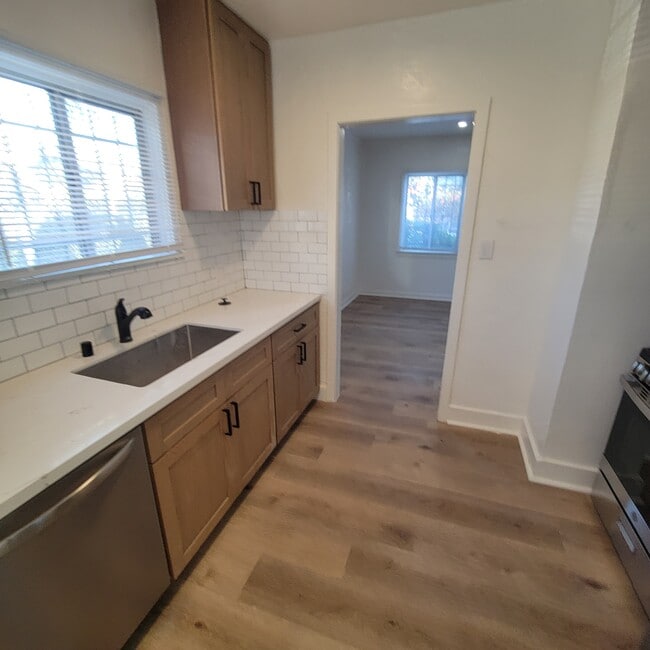 Building Photo - 1469-1412 12th Ave