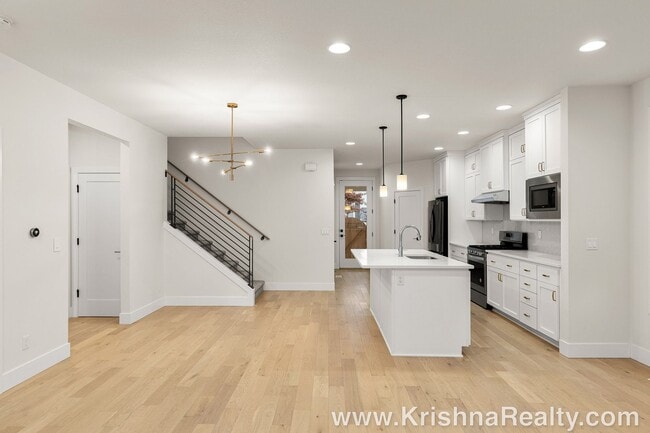 Building Photo - 4227 SE Reed Dr