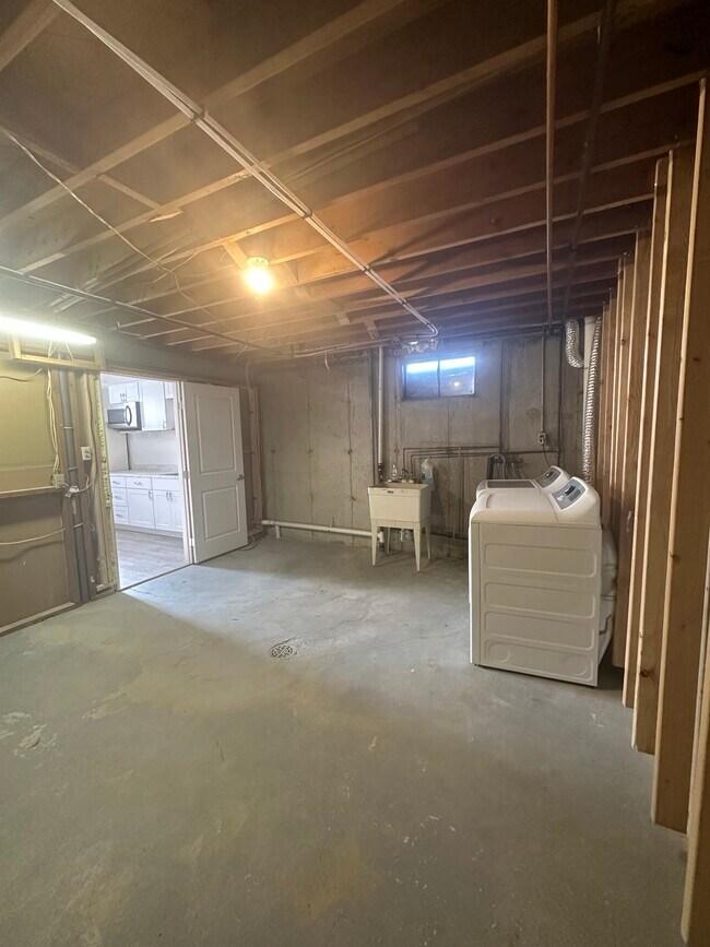 Building Photo - 10944 Larry Dr