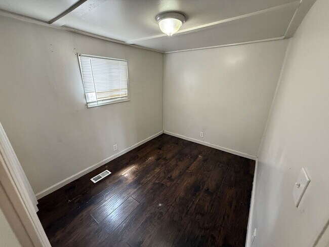 Building Photo - 1303 N College Ave