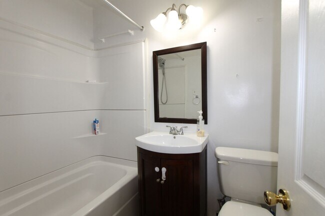 Building Photo - 6460 Ardleigh St