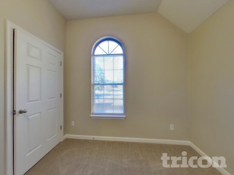 Building Photo - 538 Grove Pointe Ct