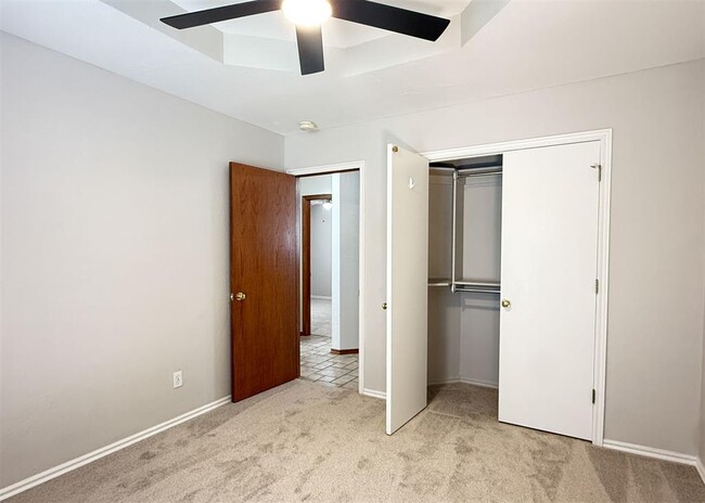 Building Photo - 18212 Willow Oak Ln