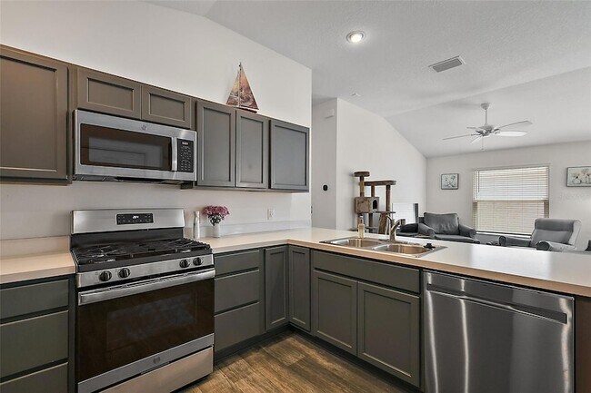 Building Photo - 5817 Valente Ct
