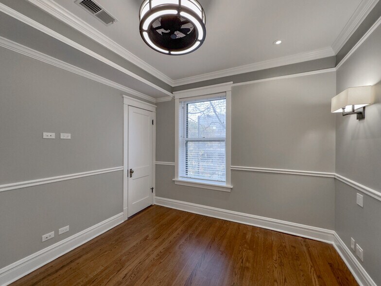 Building Photo - 1918 W Berenice Ave