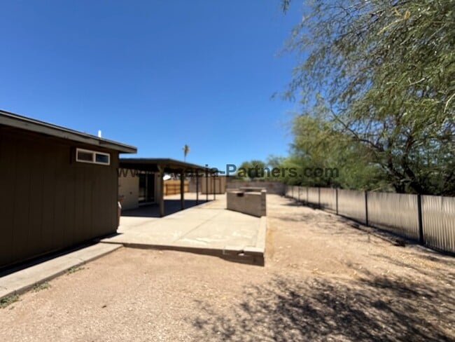 Building Photo - Three Bedroom Remodeled  Home