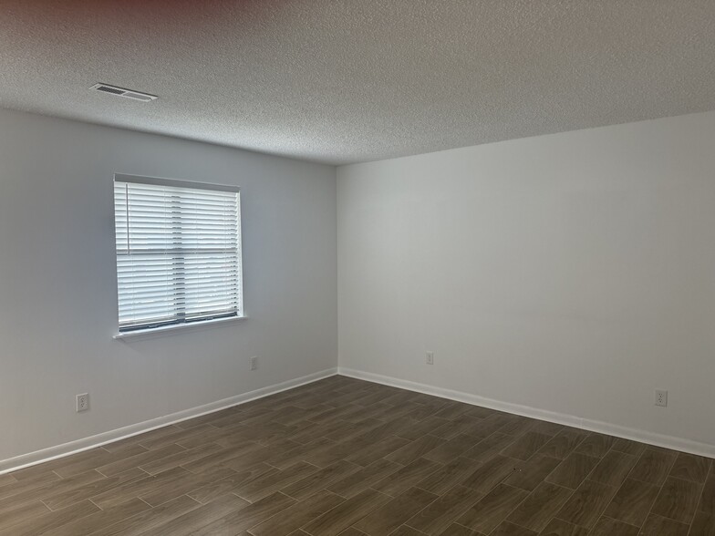 Building Photo - 244 Luden Dr