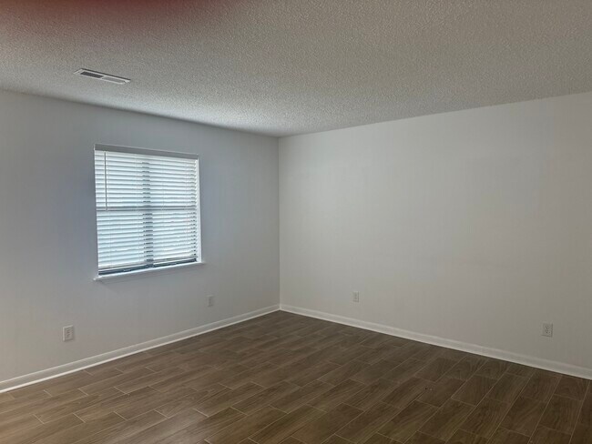 Building Photo - 244 Luden Dr