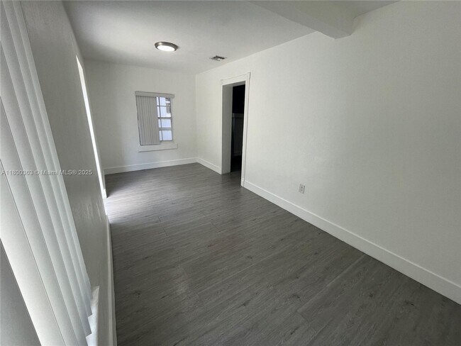 Building Photo - 169 NE 50th St