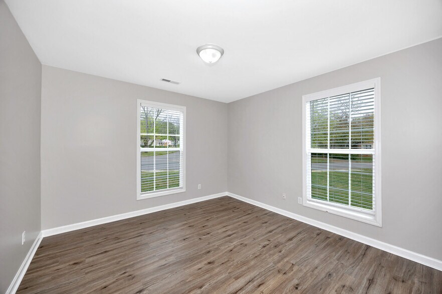 Building Photo - 800 Linwood Dr NW