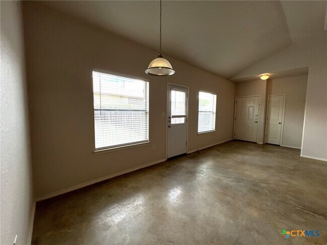 Building Photo - 271 Rosalie Dr
