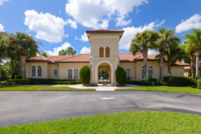 Building Photo - 833 SW Grand Reserve Blvd