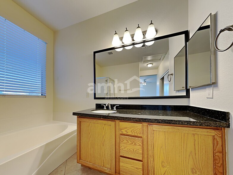 Building Photo - 9742 E Knowles Ave