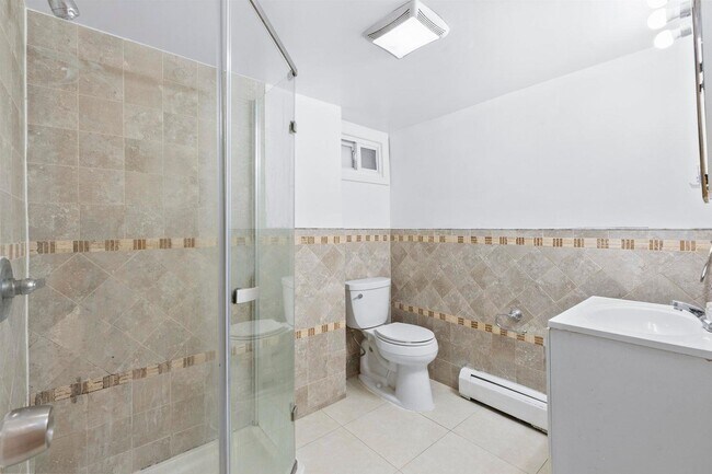 Building Photo - 5712 Broadway