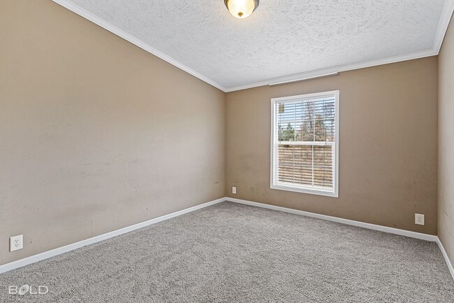 Building Photo - Beautiful 4 Bed 2 Bath!